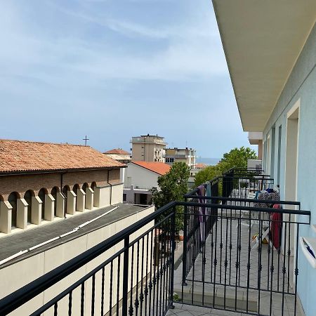 Hotel Capri ベラーリア・イジェア・マリーナ エクステリア 写真
