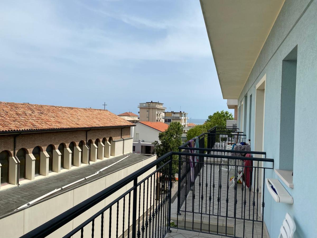 Hotel Capri ベラーリア・イジェア・マリーナ エクステリア 写真