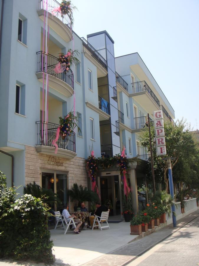 Hotel Capri ベラーリア・イジェア・マリーナ エクステリア 写真