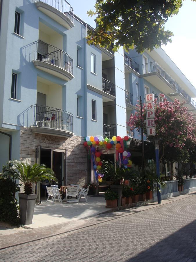 Hotel Capri ベラーリア・イジェア・マリーナ エクステリア 写真